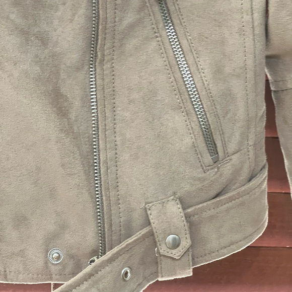 Jacket - Picture 5 of 7